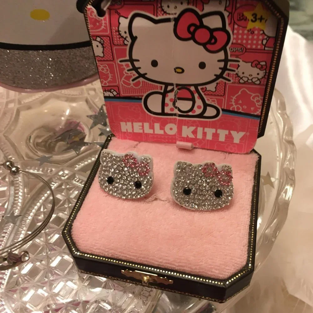 ADORABLE dream lingere and jewlery set with hello kitty details! - Picture 12 of 15